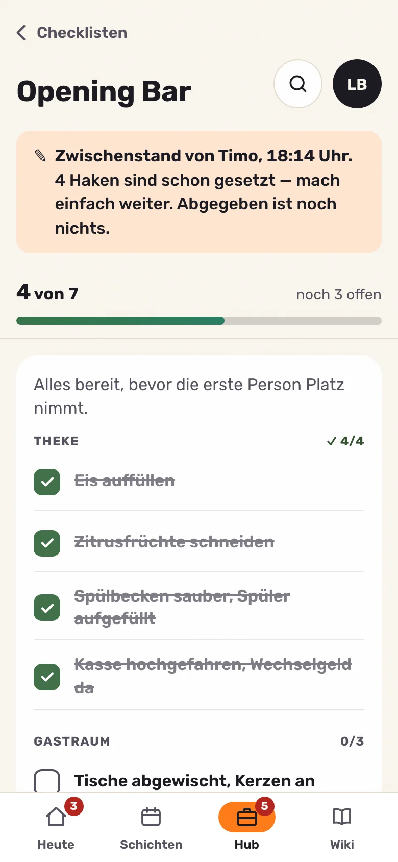 Die Opening-Checkliste für die Bar am Handy: vier von sieben Punkten sind abgehakt.